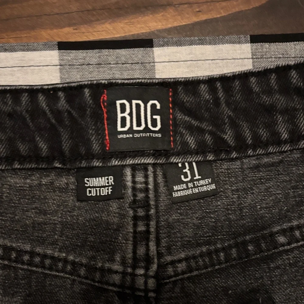 Bdg summer cut off black jean Distressed Denim Shorts 31